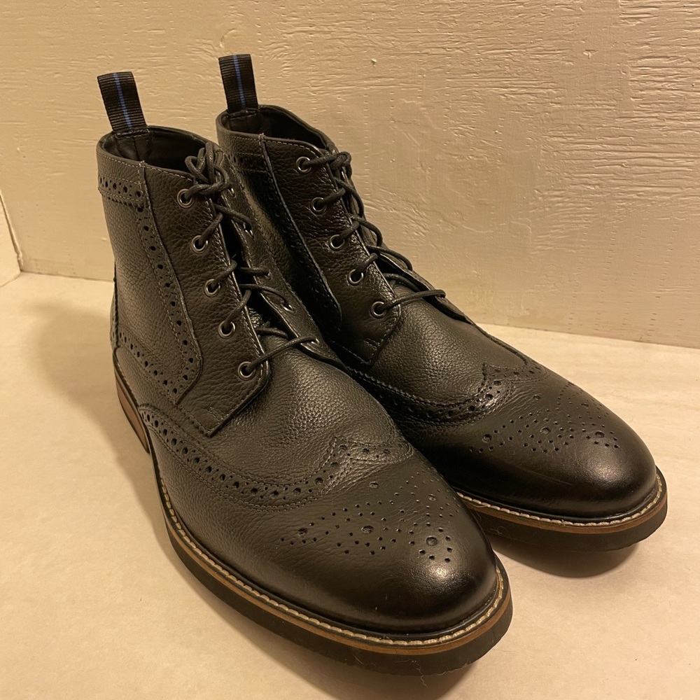 Nunn Bush Chukka Wingtip style lace up boots. Black 11.5 M. Exec. Preowned Cond.